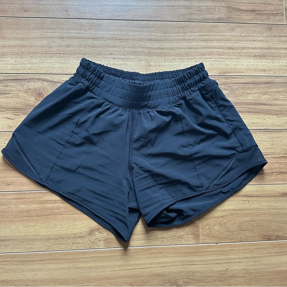 lululemon hotty hot low-rise lined short 4” size 4